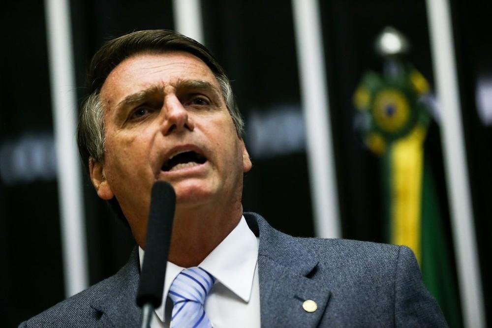 Bolsonaro vence em 307 das 399 cidades do Paraná