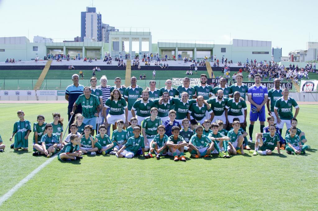 https://jornalnoroeste.com/uploads/images/2018/10/derby-paulista-com-ex-jogadores-de-corinthians-e-palmeiras-em-maringa-termina-tudo-igual-bg-25-425c0.jpg