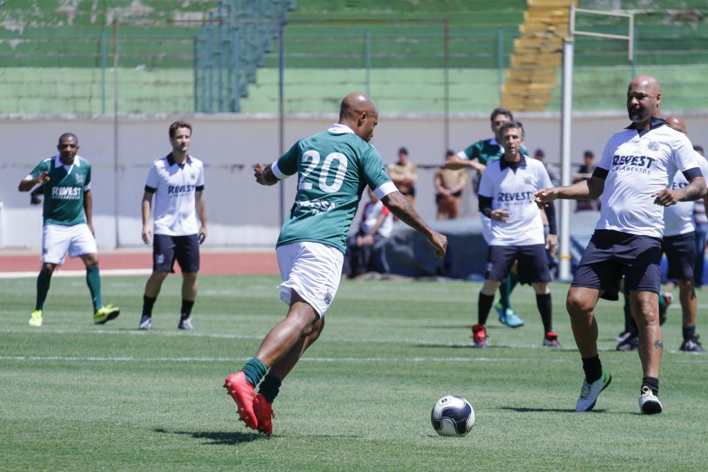 https://jornalnoroeste.com/uploads/images/2018/10/derby-paulista-com-ex-jogadores-de-corinthians-e-palmeiras-em-maringa-termina-tudo-igual-bg-25-91553.jpg
