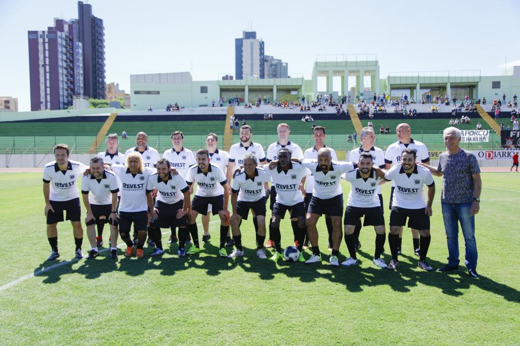 https://jornalnoroeste.com/uploads/images/2018/10/derby-paulista-com-ex-jogadores-de-corinthians-e-palmeiras-em-maringa-termina-tudo-igual-bg-25-98ff7.jpg