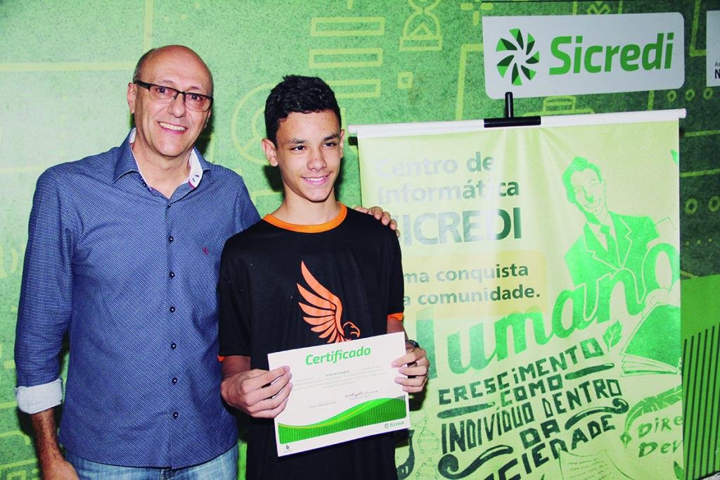 https://jornalnoroeste.com/uploads/images/2018/11/alunos-da-ninho-da-aguia-recebem-certificados-do-programa-inclusao-digital-da-sicredi-uniao-bg-104-d0511.JPG