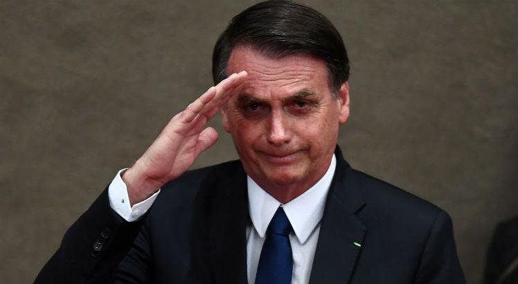 Bolsonaro faz primeira reunião ministerial com equipe completa dia 19