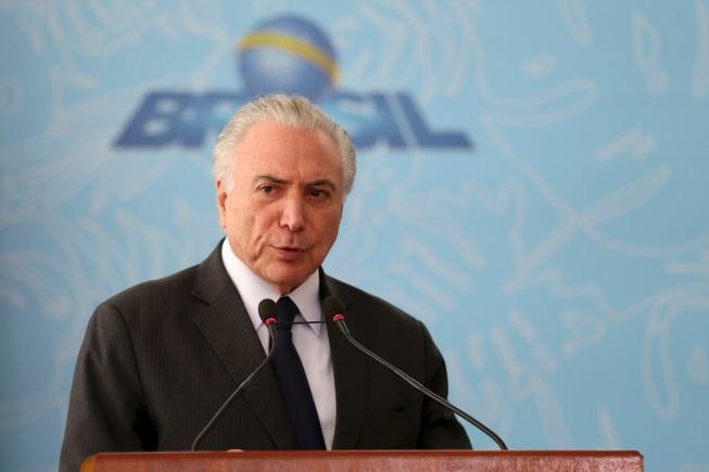 Temer diz ser positiva política de privatização defendida por Guedes