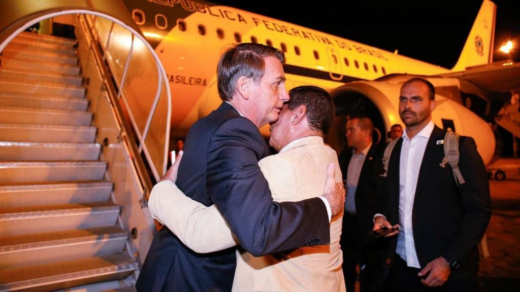 Bolsonaro chega nesta segunda à Suíça; Mourão assume a Presidência