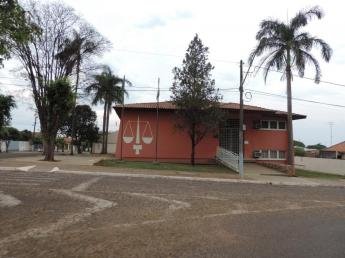 Fórum de Alto Paraná cumpre rito para as bandeiras que...