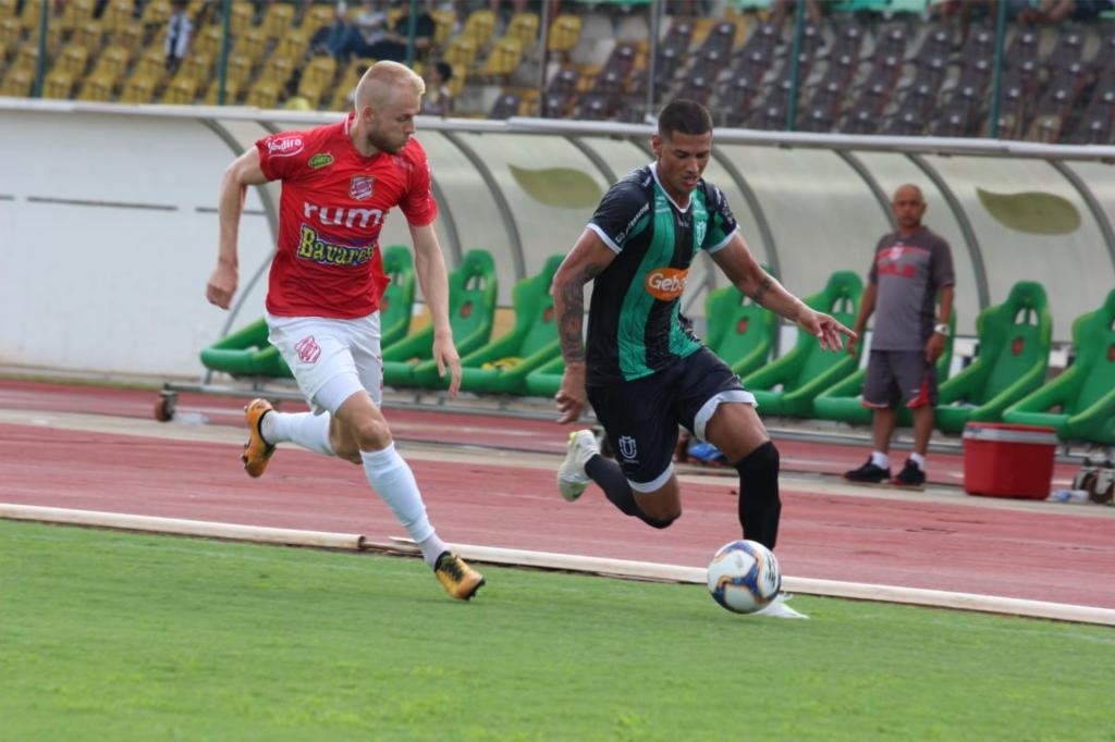 https://jornalnoroeste.com/uploads/images/2019/01/maringa-fc-empata-em-1-a-1-com-o-rio-branco-na-estreia-do-paranaense-bg-388-51906.jpeg