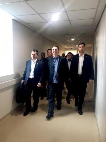 Bolsonaro chega a Brasília depois de ter alta hospitalar