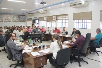Câmara cassa o mandato do prefeito de Alto Paraná e...
