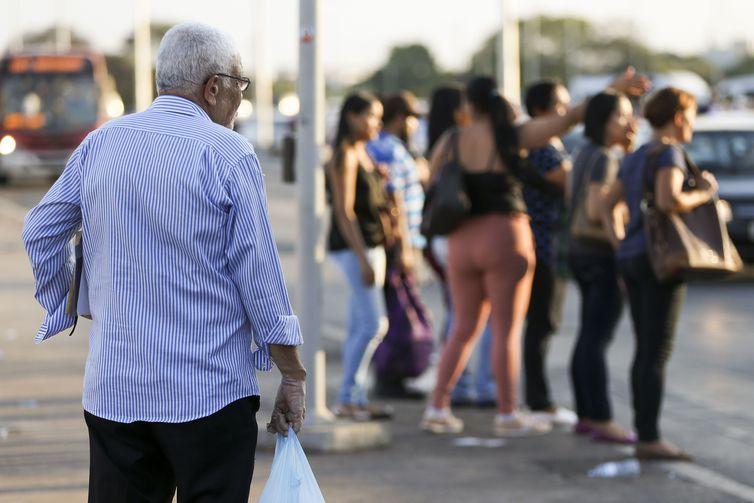 https://jornalnoroeste.com/uploads/images/2019/02/reforma-da-previdencia-vai-gerar-economia-de-r-1-1-tri-em-10-anos-bg-538-0c578.jpg