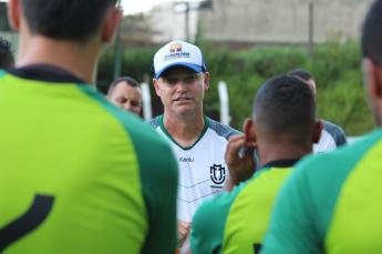Maringá FC treina sob o comando de Sandro Forner antes...