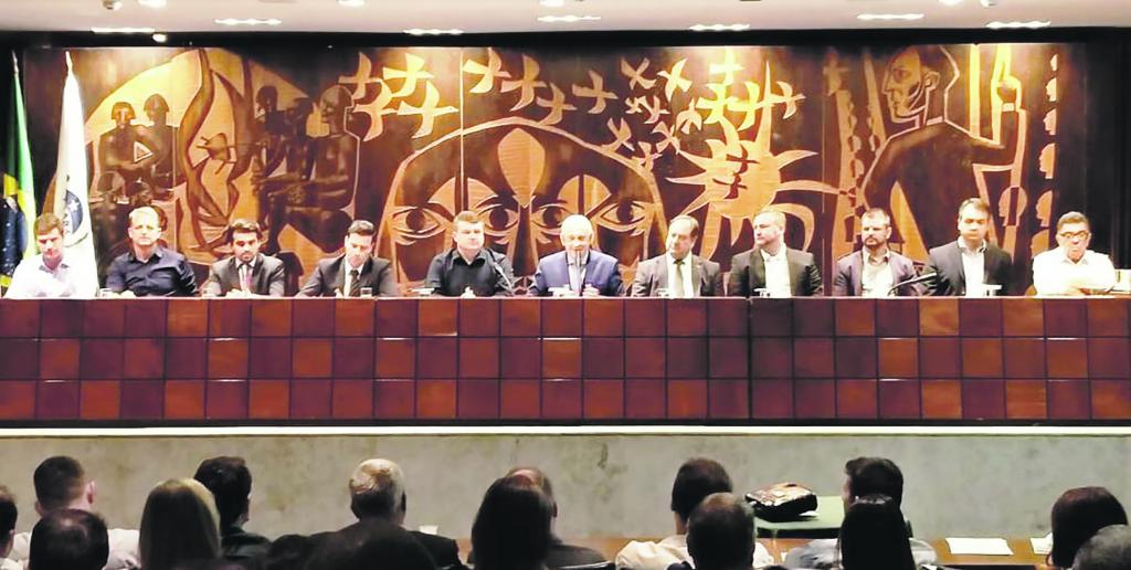 Prefeitos do Paraná fecham pauta de reivindicações para a XXII Marcha a...