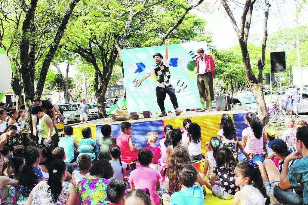 https://jornalnoroeste.com/uploads/images/2019/10/diversao-e-muita-festa-marcam-o-dia-das-criancas-em-nova-esperanca-bg-1270-85340.JPG