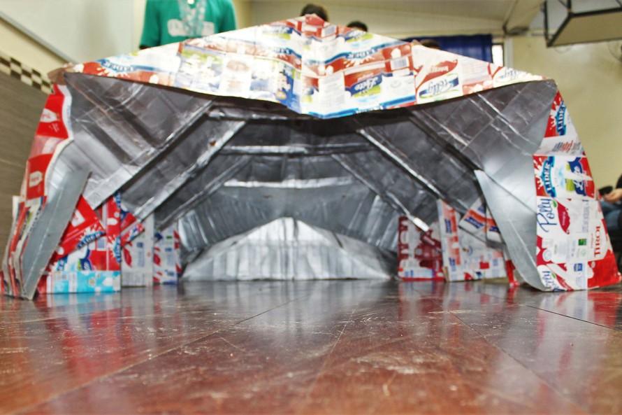 Estudantes desenvolvem abrigo inovador para moradores de rua