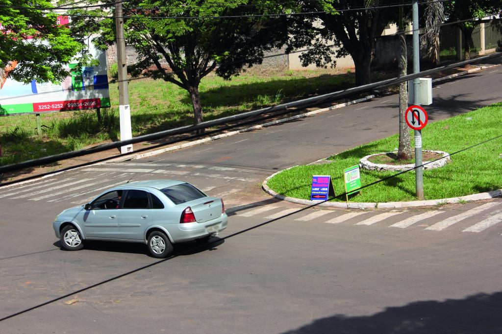 Retornar em local proibido: PM alerta para riscos de acidente e multas