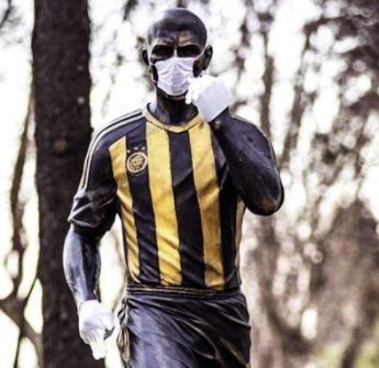 Conscientização: estátua de Alex recebe máscara e luvas na Turquia
