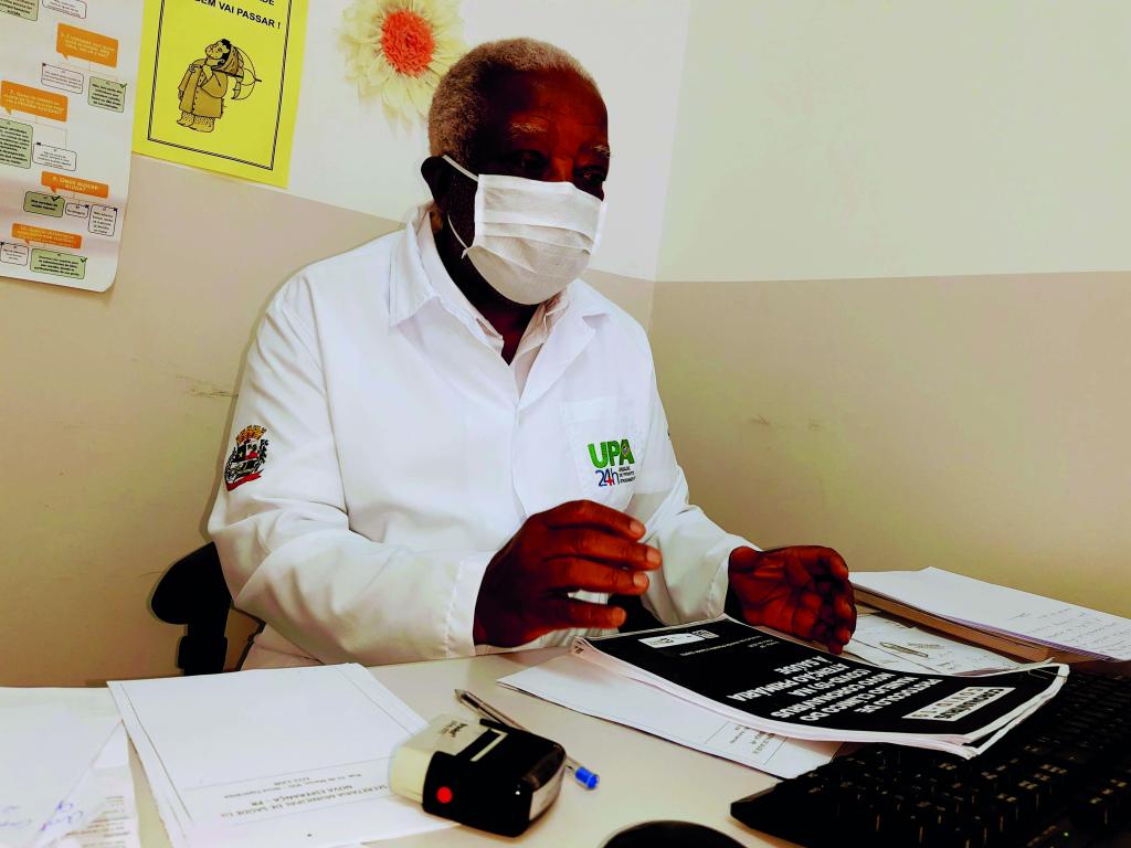 Médico explica  os testes  e  interpretação  diagnóstica da...