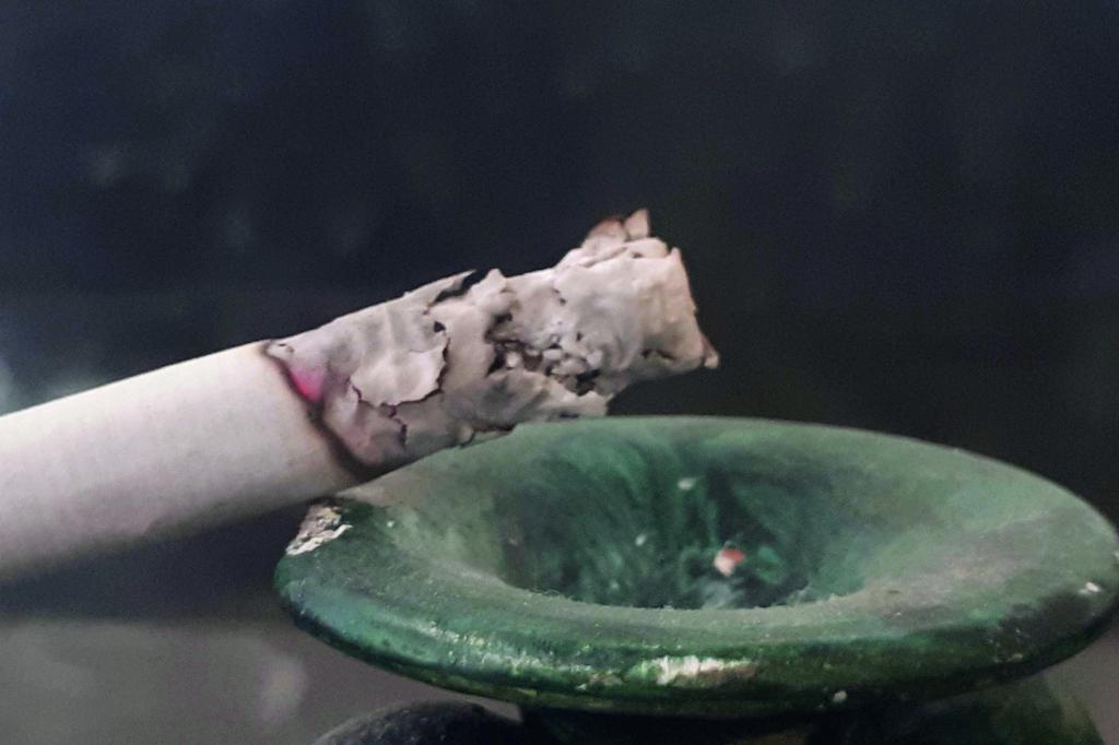 Saúde alerta para riscos da infecção pelo coronavírus em fumantes