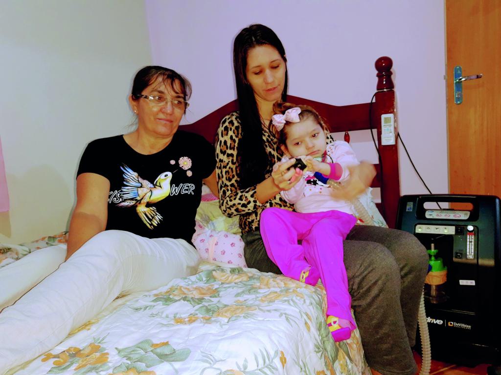 Família de criança com doença rara precisa de  ajuda para compra...