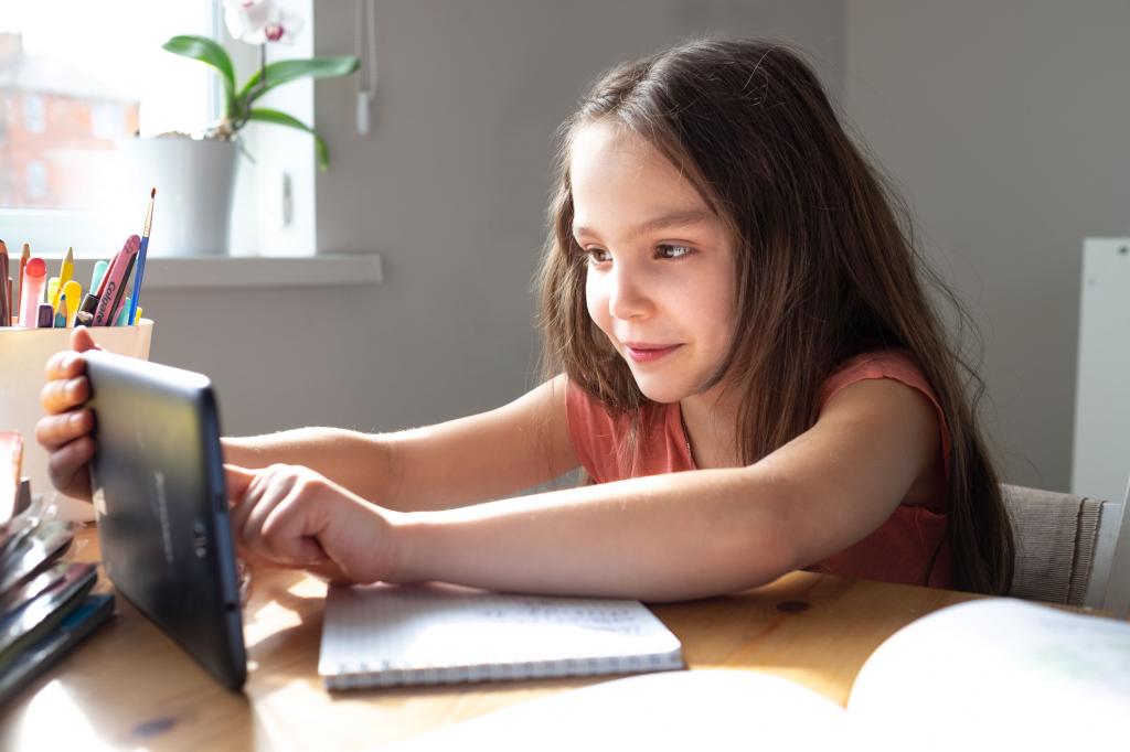 https://jornalnoroeste.com/uploads/images/2020/08/com-a-projecao-de-volta-as-aulas-atual-momento-e-ideal-para-repensar-a-didatica-das-escolas-bg-2424-57eb8.jpg