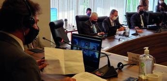 Em reunião de Comissão, presidente da OAB analisa propostas de...
