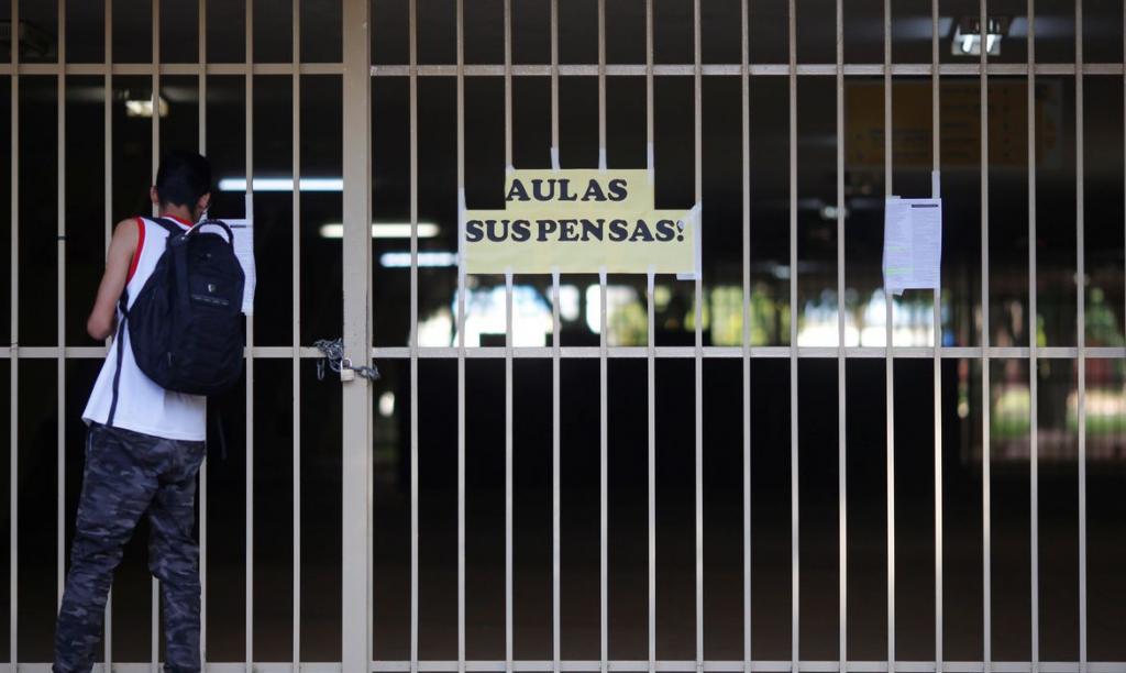 https://jornalnoroeste.com/uploads/images/2020/10/mais-de-3-7-mil-cidades-nao-tem-data-para-retorno-de-aulas-presenciais-bg-2730-cd5c4.jpg
