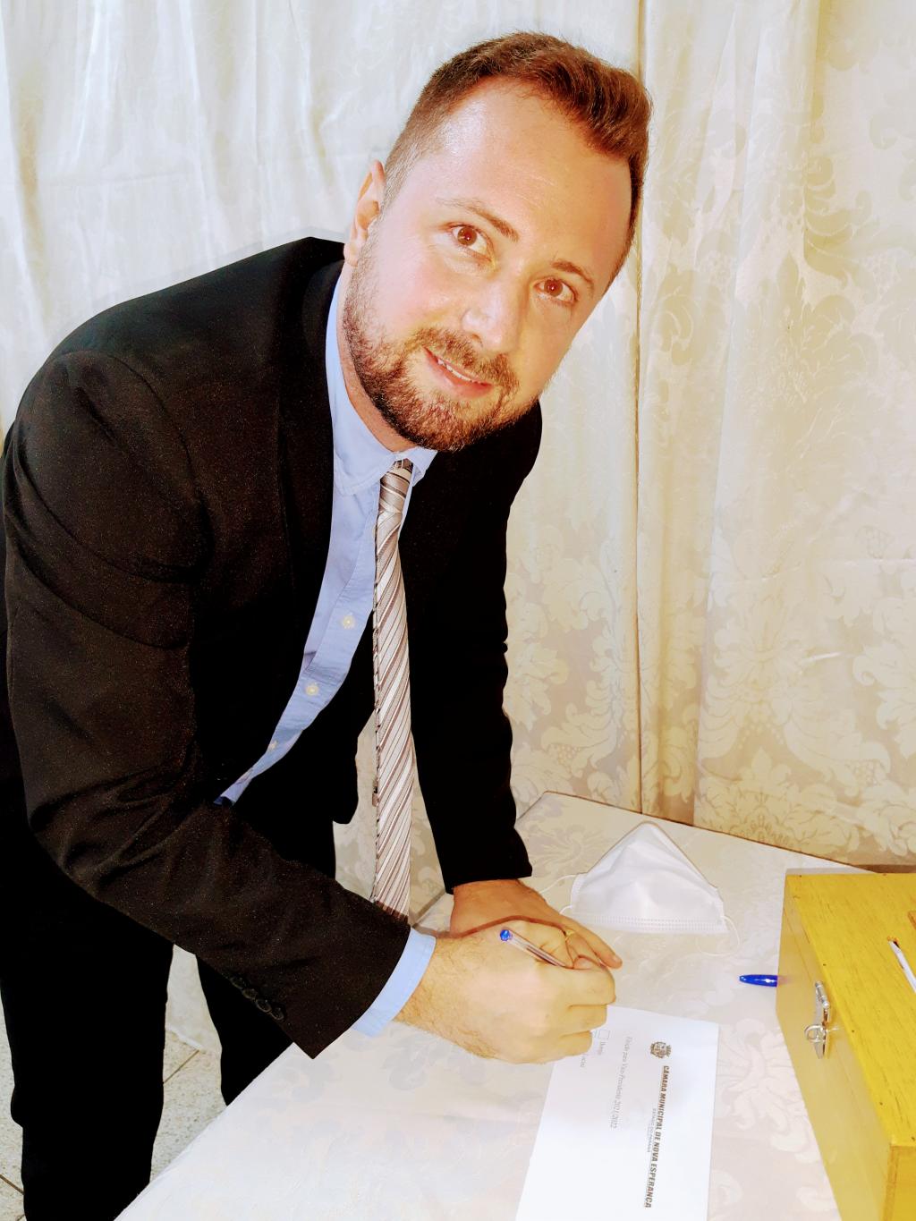 Brayan Pasquini é eleito Presidente da Câmara de Nova Esperança para o...