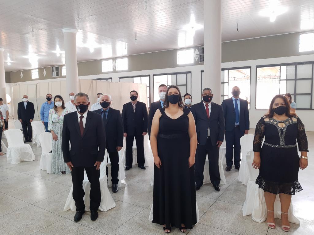 Posse dos vereadores eleitos acontece agora no Salão Paroquial de Nova Esperança