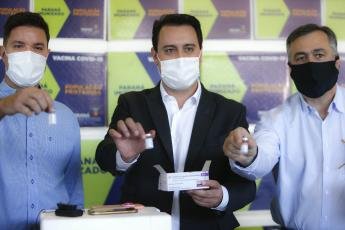 Governador lança campanha com municípios para vacinar de domingo a...