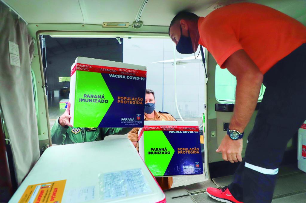 Paraná distribui 369,6 mil novas doses e começa a vacinar idosos acima...