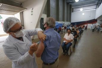Paraná passa de 1 milhão de doses aplicadas da vacina...