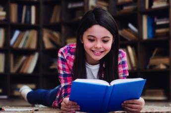 Ler textos impressos aumenta desempenho dos estudantes, diz pesquisa