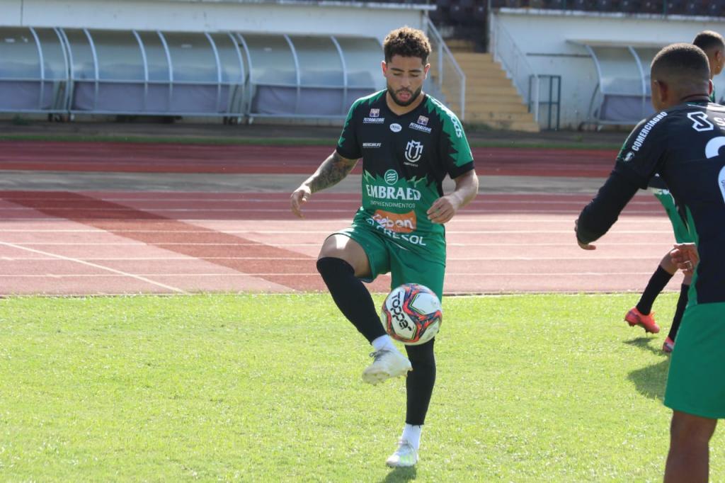 https://jornalnoroeste.com/uploads/images/2021/04/maringa-fc-apresenta-novo-reforco-e-se-prepara-para-enfrentar-o-parana-clube-bg-3648-f3adc.jpg