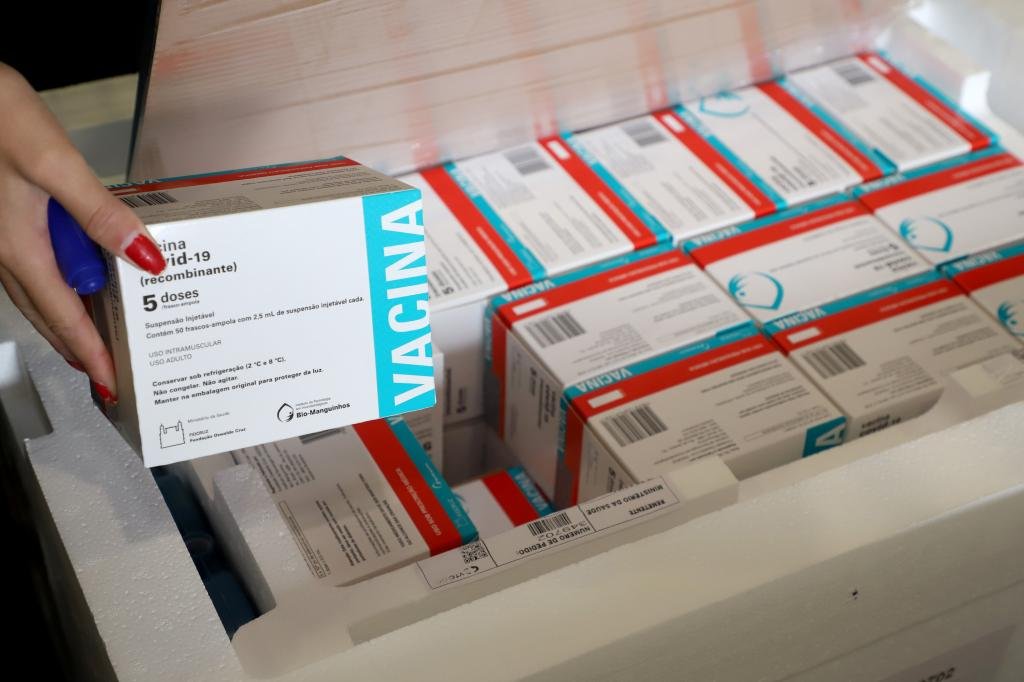 Municípios começam a receber lote com 309 mil vacinas; veja divisão regional