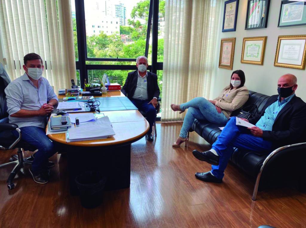 https://jornalnoroeste.com/uploads/images/2021/05/deputados-anunciam-recursos-para-nova-esperanca-prefeito-vereadora-e-secretario-participam-de-audiencias-bg-3793-5a32f.jpeg
