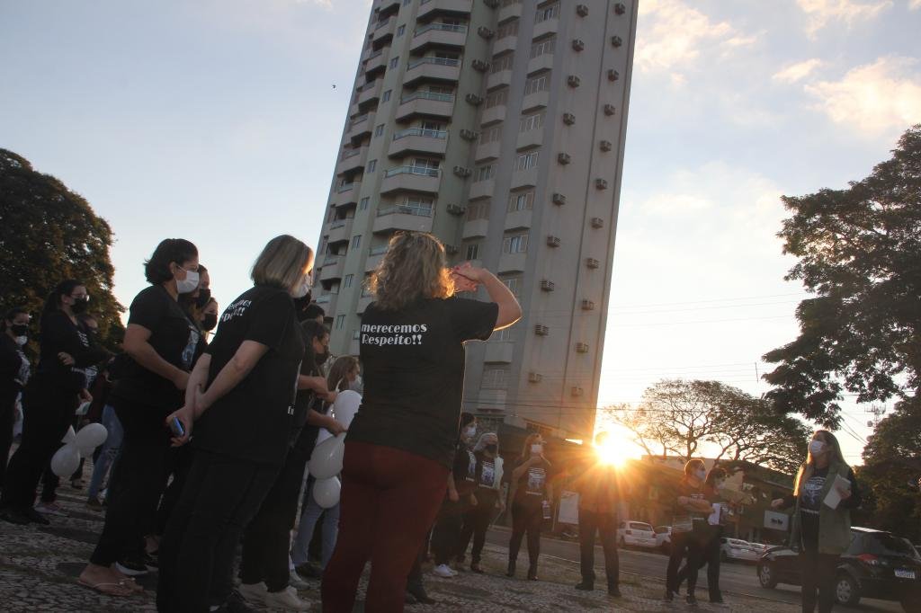 https://jornalnoroeste.com/uploads/images/2021/05/mobilizacao-reune-manifestantes-em-prol-da-aprovacao-do-piso-salarial-e-jornada-de-30-horas-para-profissionais-da-enfermagem-bg-3833-fa53f.JPG