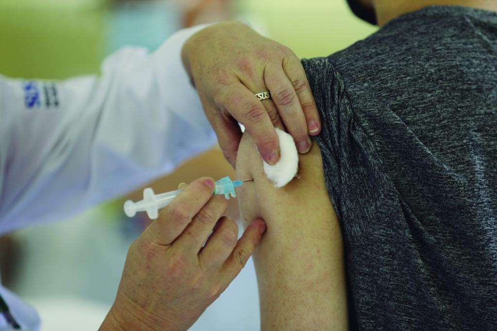 https://jornalnoroeste.com/uploads/images/2021/06/parana-e-o-segundo-estado-que-mais-vacinou-profissionais-do-ensino-basico-contra-coronavirus-bg-4016-6df9a.jpg