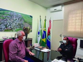 Ricardo Maia visita a redação do JN e prefeitos da...