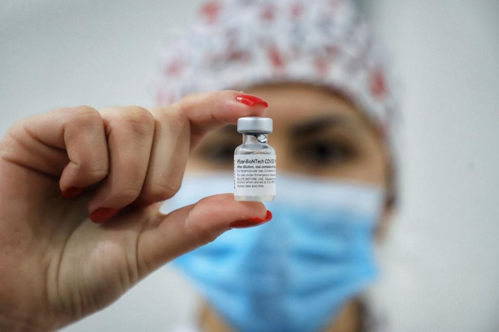 (Jose Fernando Ogura /AEN) Paraná chega a 7,5 milhões de doses de vacina aplicadas e passa para a 5o posição no País 