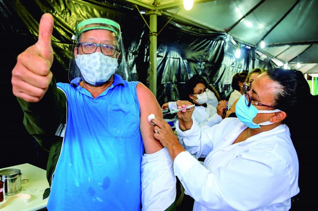 https://jornalnoroeste.com/uploads/images/2021/07/prefeitura-com-melhor-indice-de-vacinacao-do-brasil-maringa-bate-recorde-de-vacinados-em-junho-bg-4136-eb0bc.jpg
