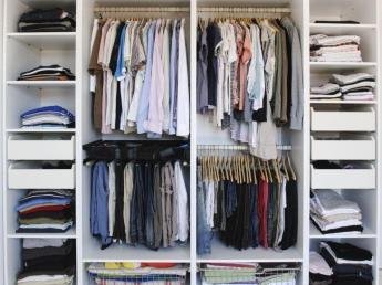 Saiba como organizar o guarda-roupa de forma eficiente