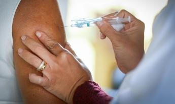 Vacinação reduz ocupação de UTIs nos estados para menos de...