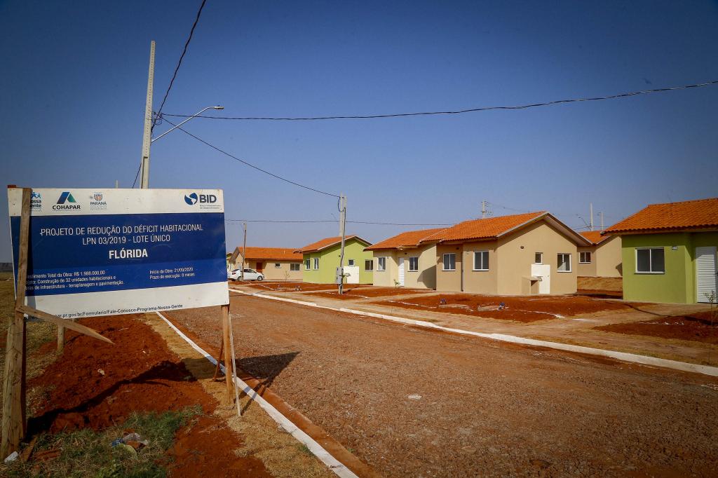 Famílias de Flórida recebem 32 casas concedidas gratuitamente pelo Governo do Estado