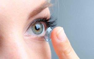 7 sinais que indicam problemas com as lentes de contato
