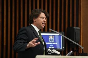 Anibelli Neto lamenta que foi preciso um senador de Rondônia...