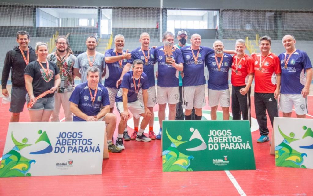 Nova Esperança conquista o primeiro título do Handebol Feminino nos Jogos Abertos...