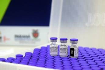 Paraná recebe 303 mil vacinas contra a Covid-19 nesta segunda-feira