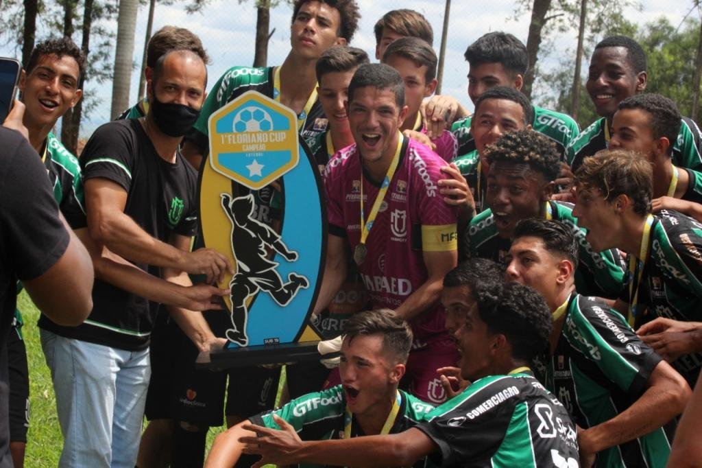 Maringá Futebol Clube sub-19 conquista a Floriano Cup de forma...