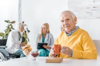 5 cuidados com a pessoa idosa no final do ano