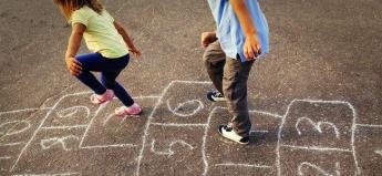 6 atividades para estimular a coordenação motora das crianças nas...