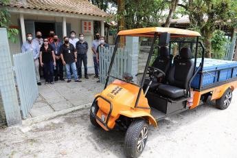Copel entrega carros elétricos para eletricistas que atendem a Ilha...